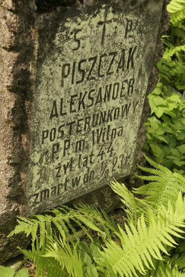 Inscription on the pedestal of the gravestone of Aleksander Piszczak, Na Rossie cemetery in Vilnius, as of 2013