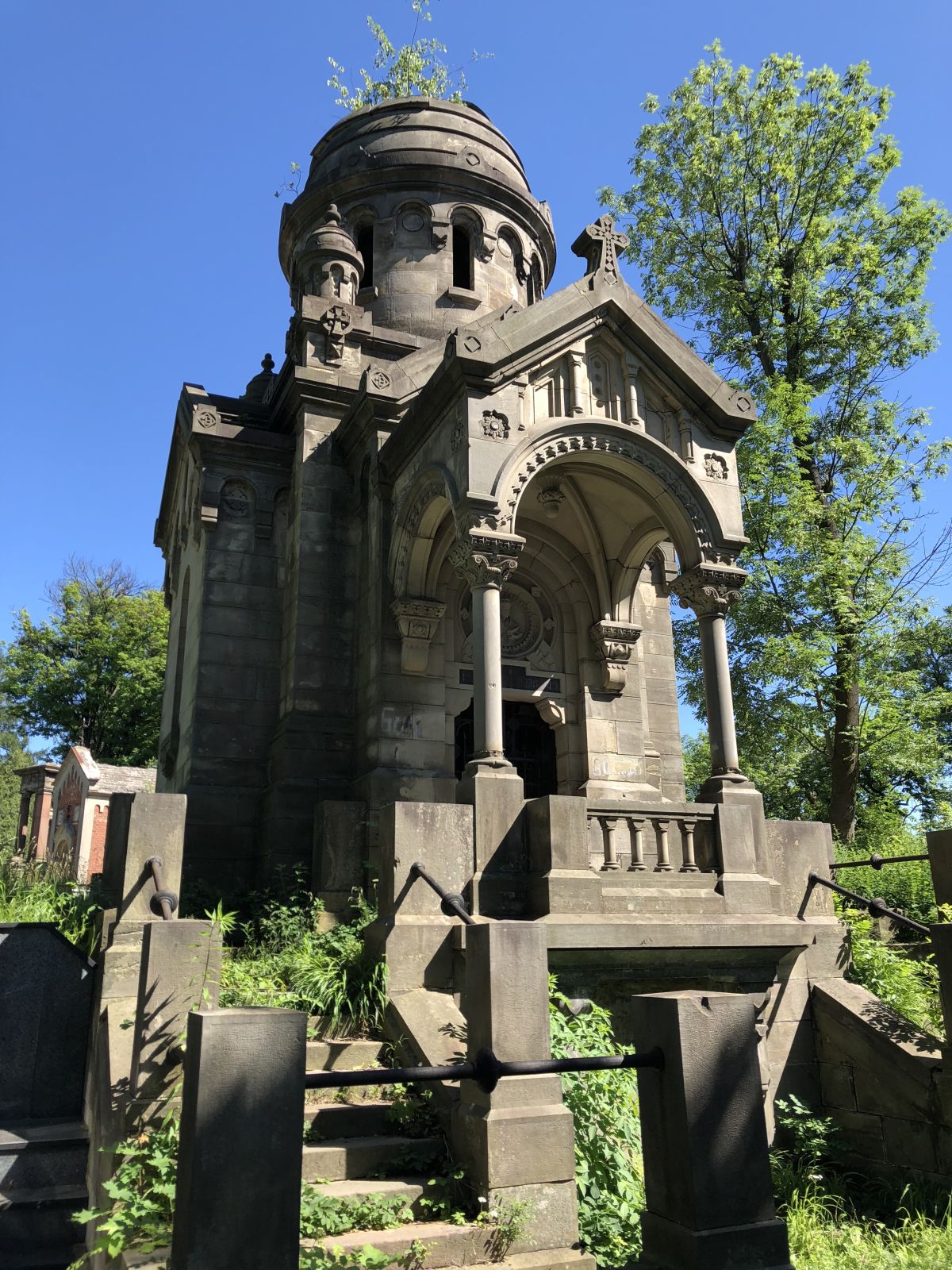 Barchevskyi Chapel in Lychakiv Cemetery in Lviv, condition before restoration work