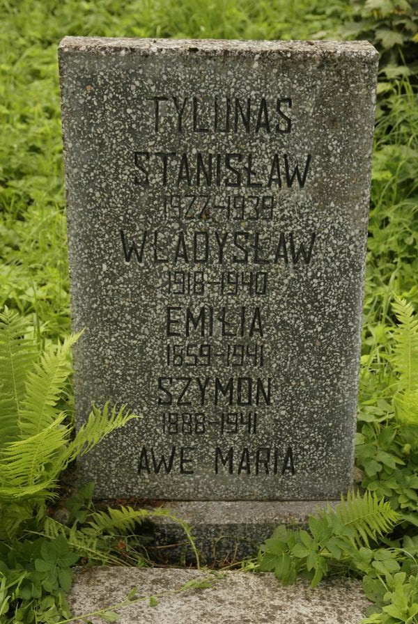 Tombstone of the Tylunas family, Na Rossa cemetery in Vilnius, as of 2013