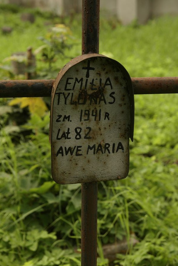 Tombstone of Emilia Tylunas, Na Rossa cemetery in Vilnius, state of 2013