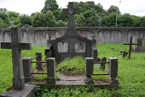 Grobowiec Leona i Kazimiery Awgun z cmentarza na Rossie w Wilnie, stan z 2013 r.