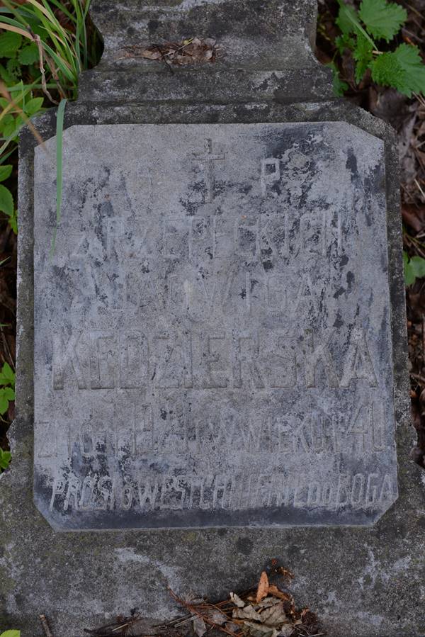 Fragment  nagrobka Jadwigi Kędzierskiej z cmentarza na Rossie w Wilnie, stan z 2013 r.