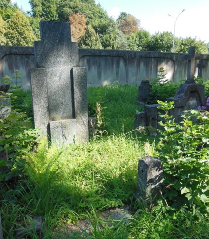 Nagrobek Józefa Serafinowicza z cmentarza na Rossie w Wilnie, stan z 2013 roku.