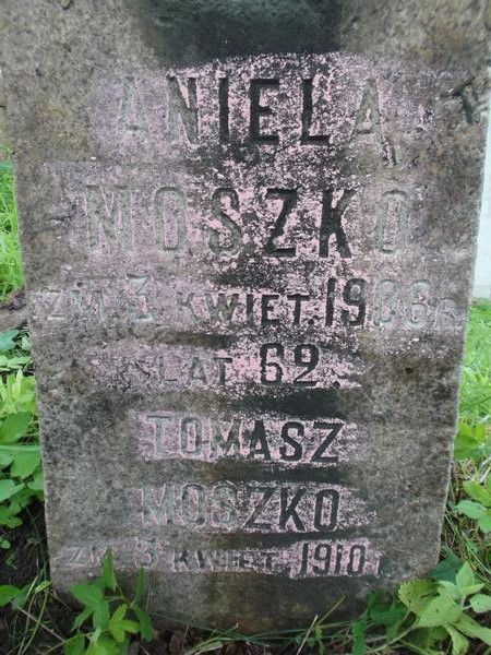Inscription on the gravestone of Aniela and Tomasz Moszka, Na Rossie cemetery in Vilnius, 2012