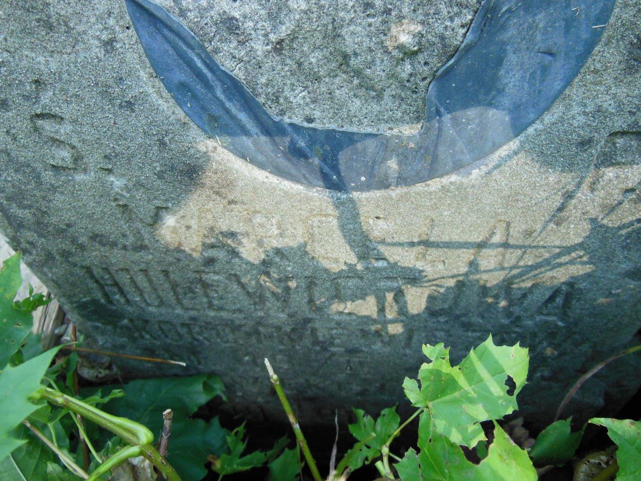 Fragment  nagrobka Marceli Kulewicz z cmentarza na Rossie w Wilnie, stan z 2013 r.