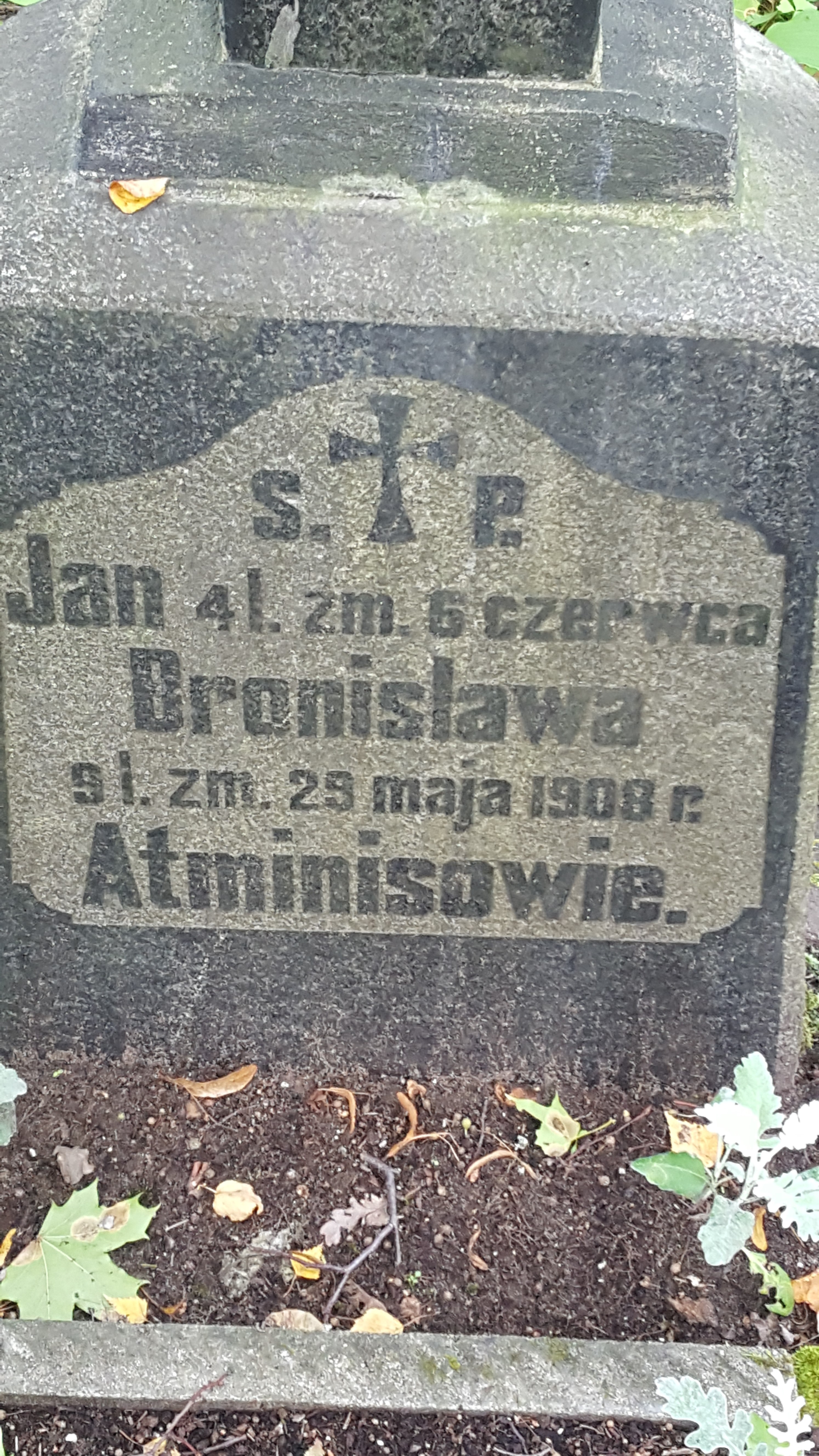 Inscription from the gravestone of Bronislava and Jan Atminis, St Michael's Cemetery in Riga, as of 2021.