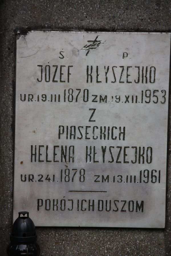 Fragment nagrobka Heleny i Józefa Kłyszejko, cmentarz Na Rossie w Wilnie, stan z 2014 r.