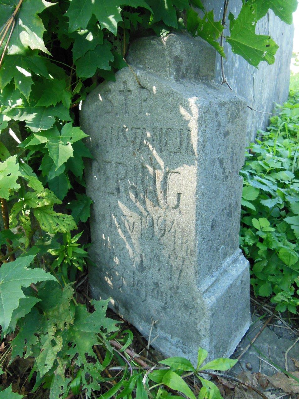 Nagrobek Konstancji Dering z cmentarza na Rossie w Wilnie, stan z 2013 roku.