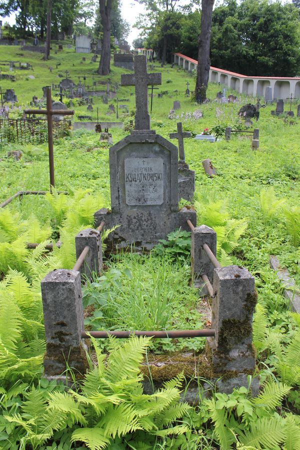 Tombstone of Ludwik Kwiatkowski, Na Rossie cemetery in Vilnius, as of 2013