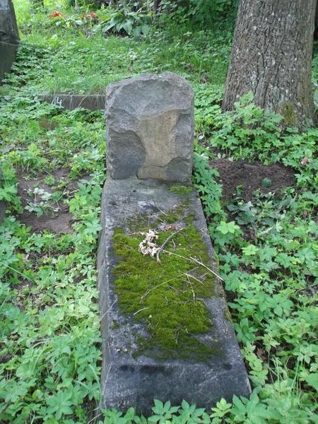 Tombstone of Viktoria Karpicz, Na Rossie cemetery in Vilnius, as of 2012