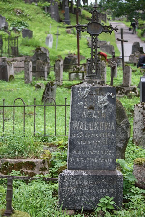 Nagrobek Agaty Walukowej, cmentarz Na Rossie w Wilnie, stan z 2014 r.