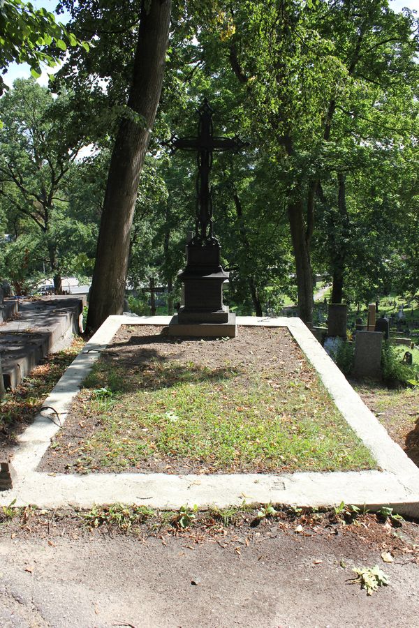 Nagrobek Kasyldy Jawłowskiej i Bronisławy i Józefy Zahorskich, cmentarz na Rossie w Wilnie, stan z 2013