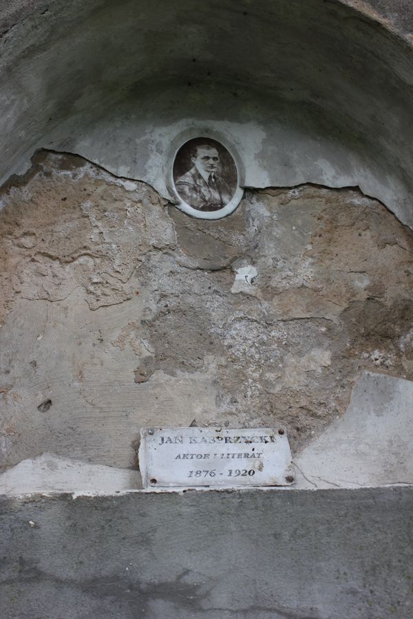 Fragment of the catacombs of the Niewierkiewicz family, Jan Kasprzycki and E. Romanowski, Rossa cemetery in Vilnius, as of 2013