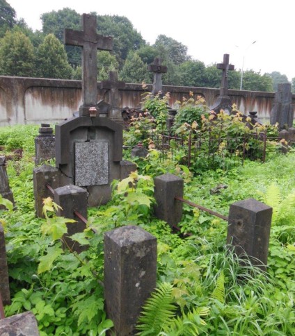 Nagrobek Jana Jabłońskiego z cmentarza na Rossie w Wilnie, stan z 2013 roku.