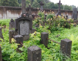 Nagrobek Jana Jabłońskiego z cmentarza na Rossie w Wilnie, stan z 2013 roku.