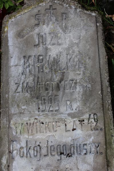 Fragment nagrobka Józefa Kibałka, cmentarz na Rossie w Wilnie, stan z 2013