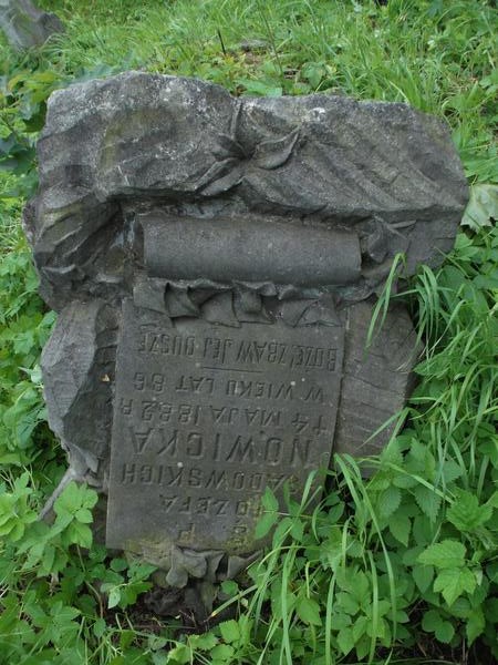 Nagrobek Józefy Nowickiej, cmentarz Na Rossie w Wilnie, stan z 2012