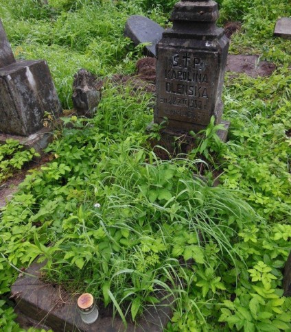 Nagrobek Karoliny Oleńskiej z cmentarza na Rossie w Wilnie, stan z 2013 roku.