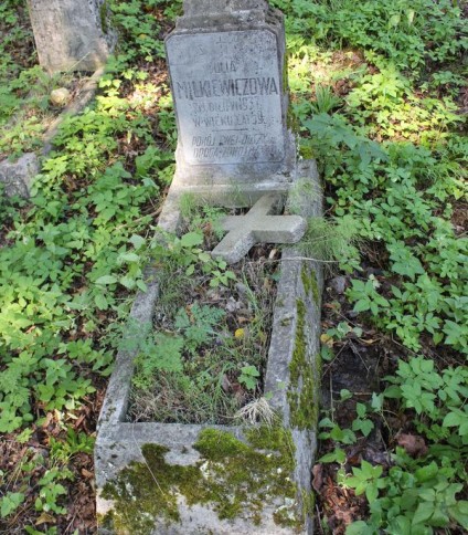 Nagrobek Julii Milkiewicz, cmentarz na Rossie w Wilnie, stan z 2013