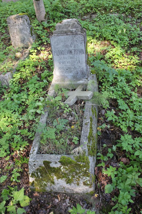 Tombstone of Julia Milkievich, Rossa cemetery in Vilnius, state 2013