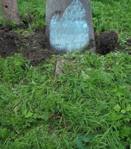 Nagrobek Joanny i Urszuli Lisowskich, cmentarz Na Rossie w Wilnie, stan z 2012