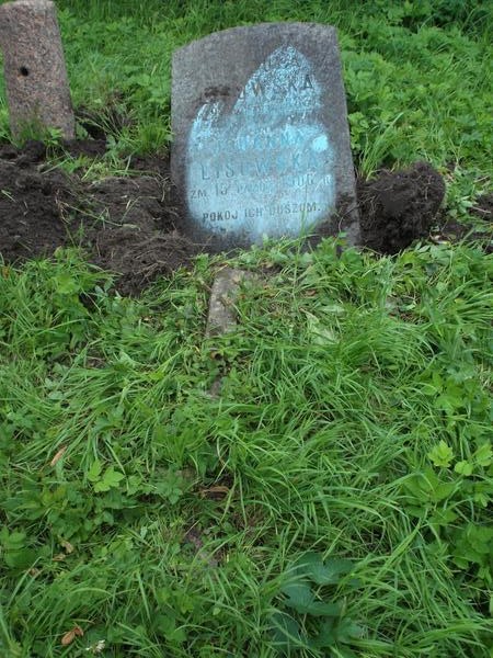 Tombstone of Joanna and Ursula Lisowski, Na Rossie cemetery in Vilnius, 2012