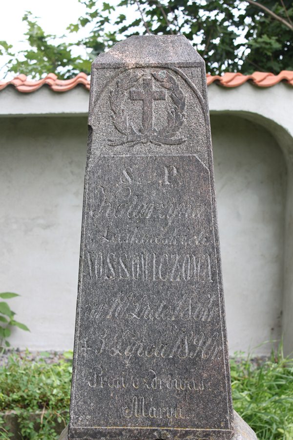 Inscription on the gravestone of Katarzyna Nossowicz, Na Rossie cemetery in Vilnius, as of 2013
