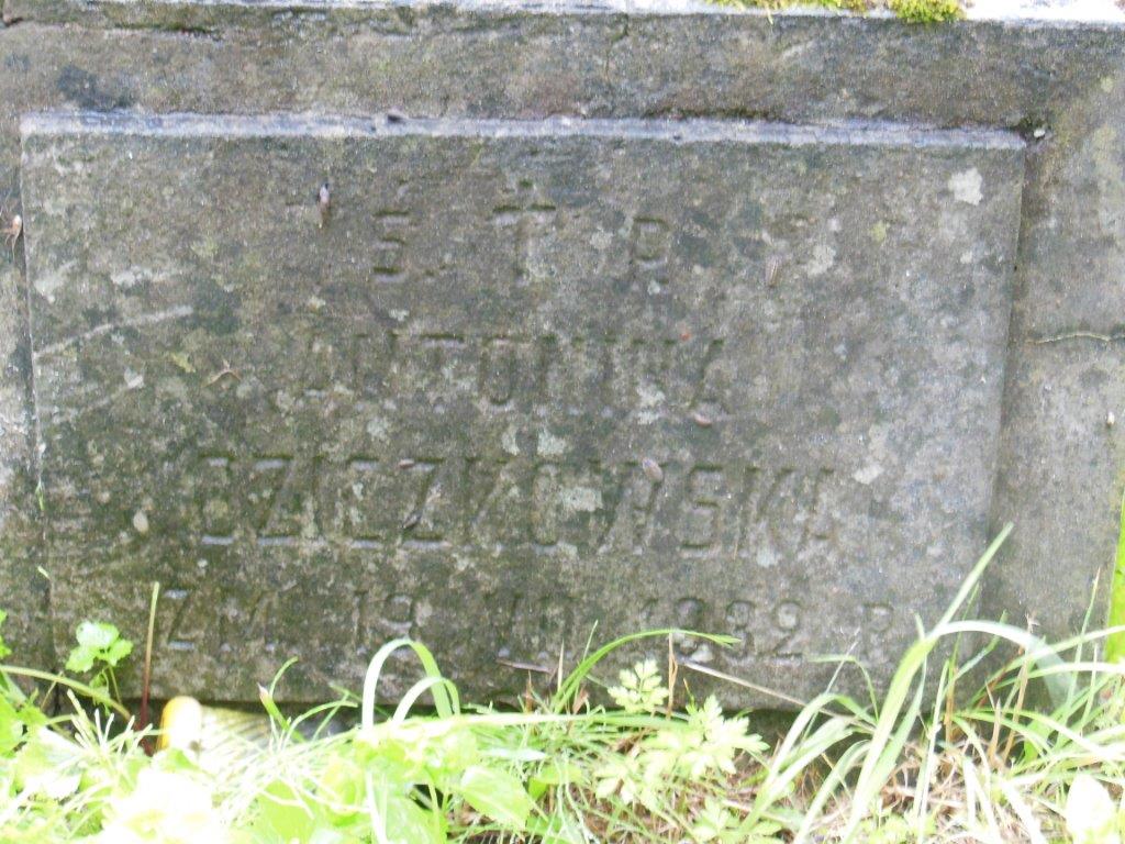 Fragment of the tombstone of Antonina Dziczkowska from the Ross Cemetery in Vilnius, as of 2013.