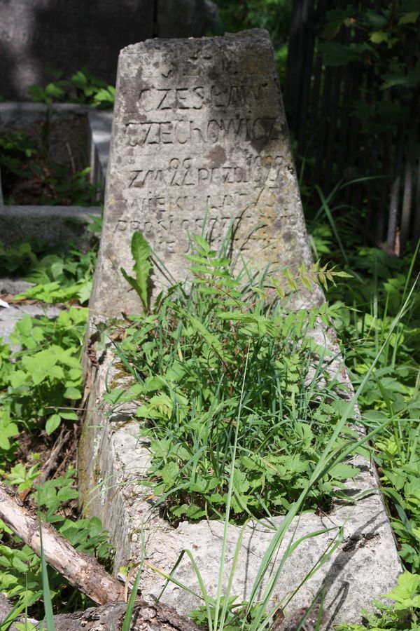Tombstone of Czeslaw Czechowicz, Na Rossie cemetery in Vilnius, as of 2014.