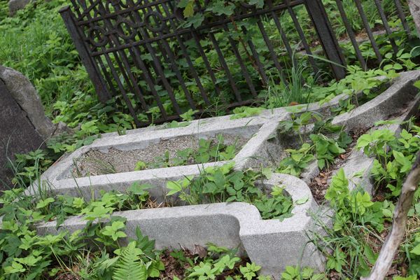 Fragment of Grasilda Markindorf's gravestone, Na Rossie cemetery in Vilnius, as of 2014.