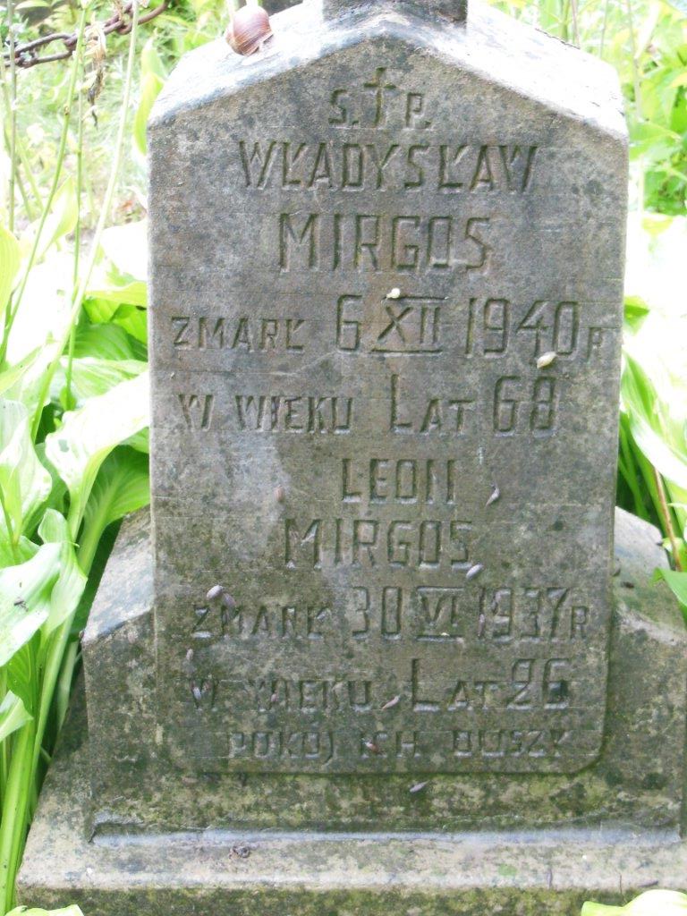 Fragment nagrobka Leona i Władysława Mirgos z cmentarza na Rossie w Wilnie, stan z 2013 r.