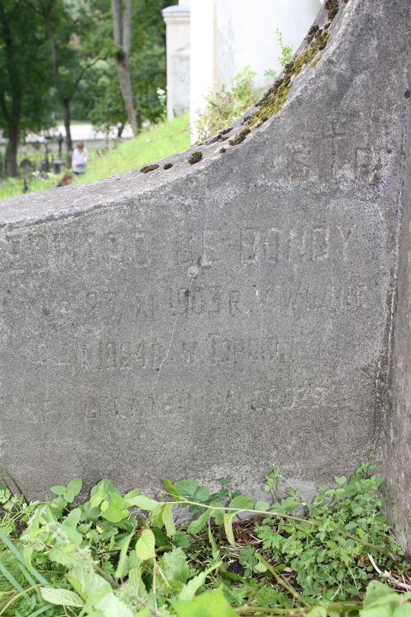 Fragment grobowca rodziny de Bondy, cmentarz na Rossie w Wilnie, stan z 2013 r.
