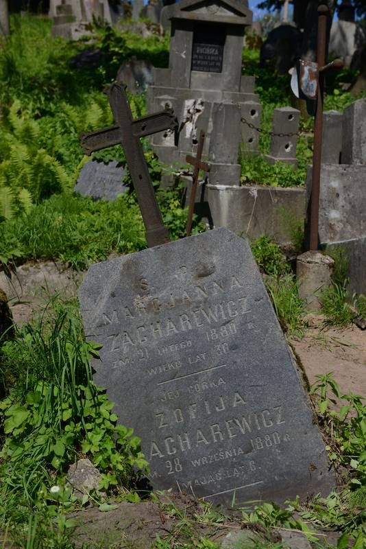 Tombstone of Marcjanna and Zofia Zacharewicz, Na Rossie cemetery in Vilnius, as of 2013