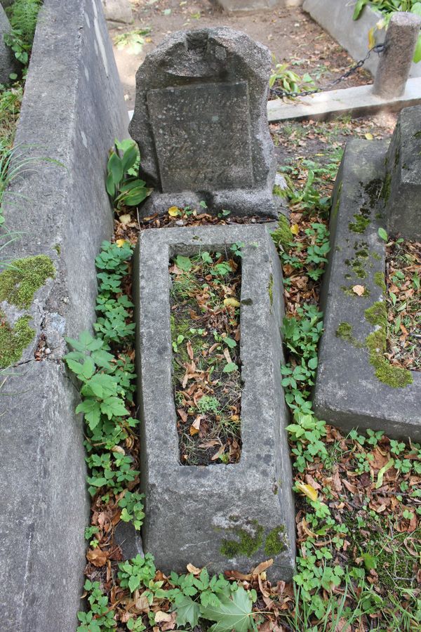 Tombstone of Adeleja Aksiutycz, Rossa cemetery in Vilnius, state 2013