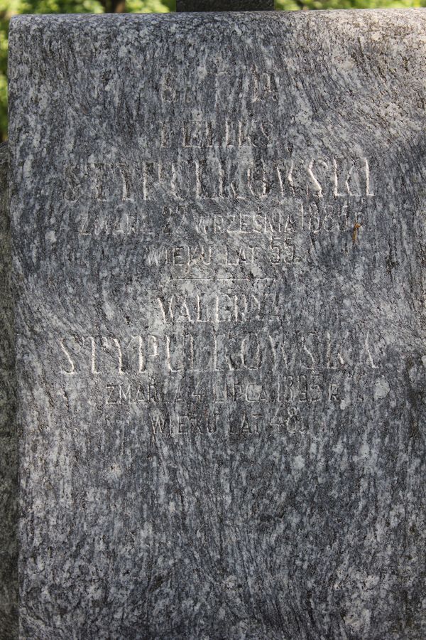 Inskrypcja na nagrobku Feliksa i Walerii Stypułkowskich, cmentarz na Rossie w Wilnie, stan z 2013