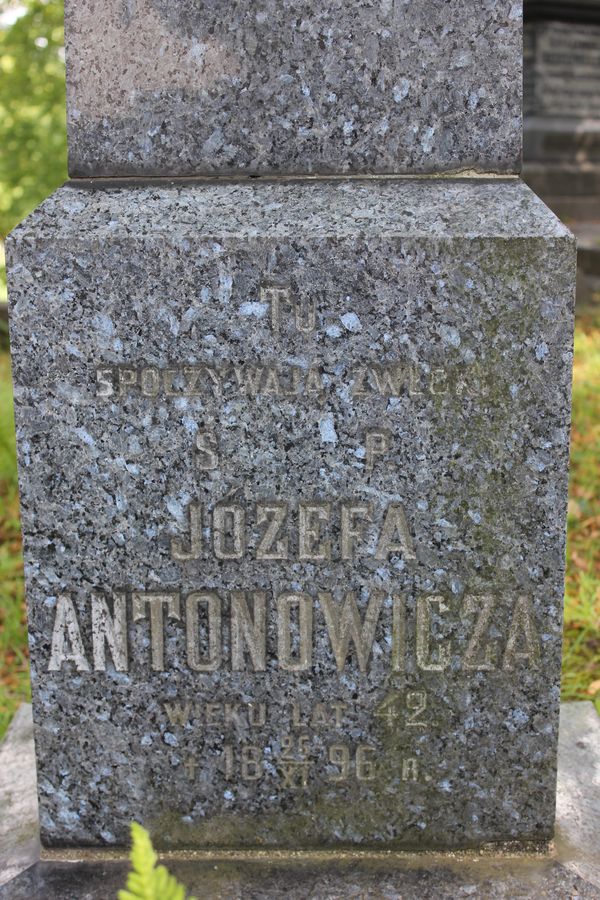 Inscription on the gravestone of Jozef Antonovich, Rossa cemetery in Vilnius, as of 2013