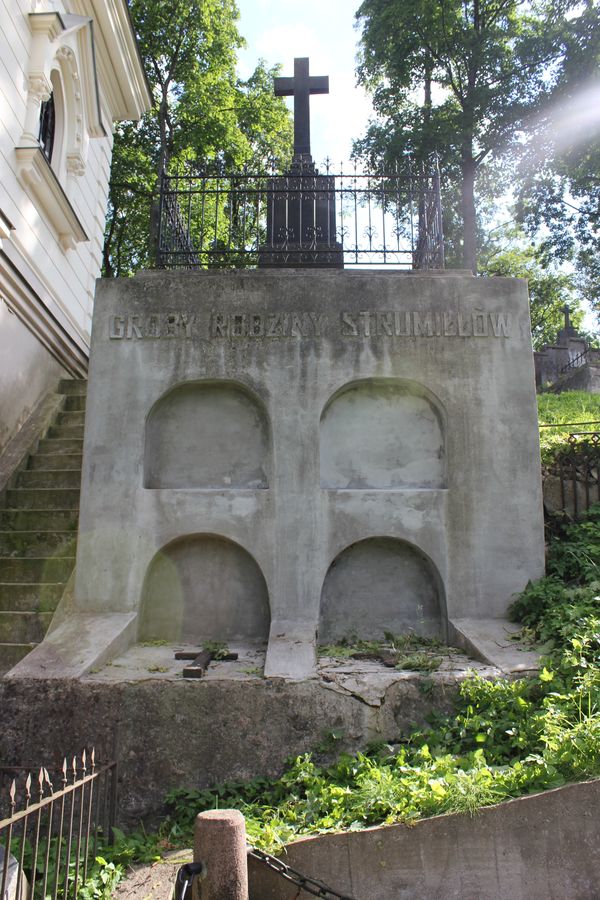 Tomb of the Strumillo family, Rossa cemetery in Vilnius, as of 2013