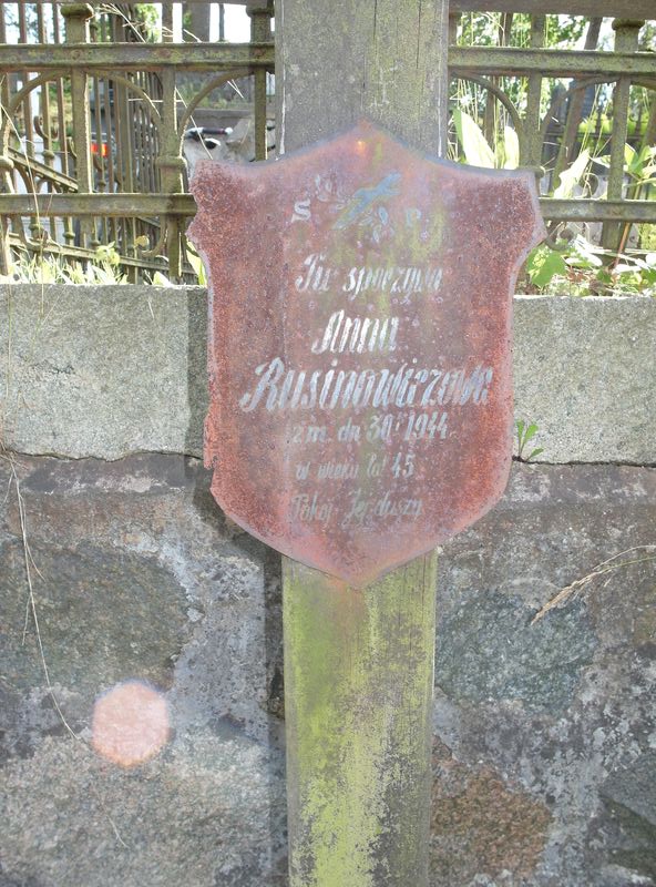 Inscription plaque from the gravestone of Anna Rusinovich, Ross cemetery in Vilnius, as of 2015