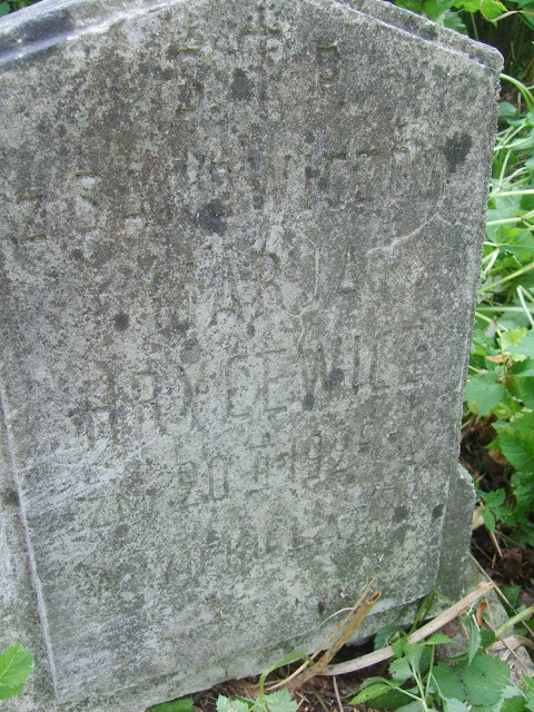 Fragment nagrobka Marii Hrycewicz z cmentarza na Rossie w Wilnie, stan z 2013 r.
