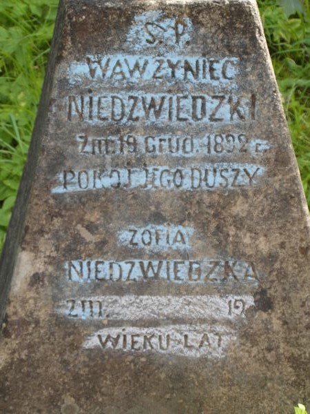 Tombstone of Lawrence and Sophia Niedzwiedzki, Ross Cemetery in Vilnius, as of 2013.
