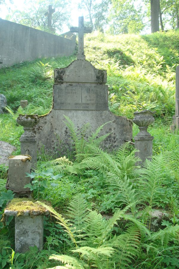 Tombstone of Alexander Szenbrot and Leon Szantry