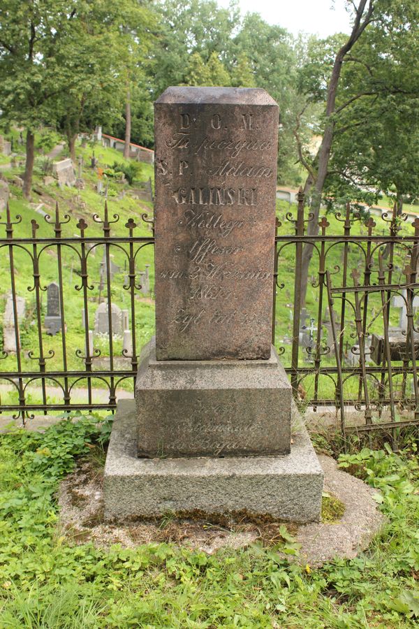 Inscription on the gravestone of the Galinski family and Yulia Yanovich, Rossa cemetery in Vilnius, as of 2013