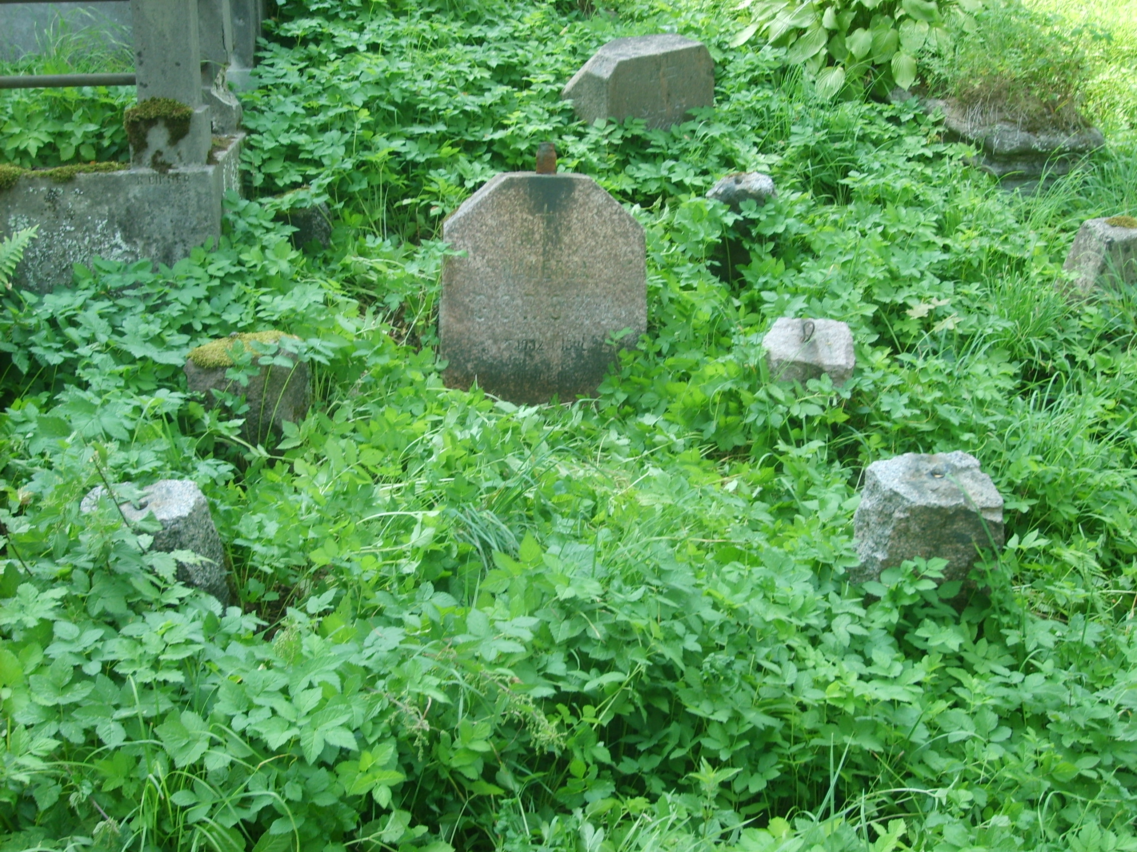Nagrobek Walerii Górskiej z cmentarza na Rossie w Wilnie, stan z 2013 roku