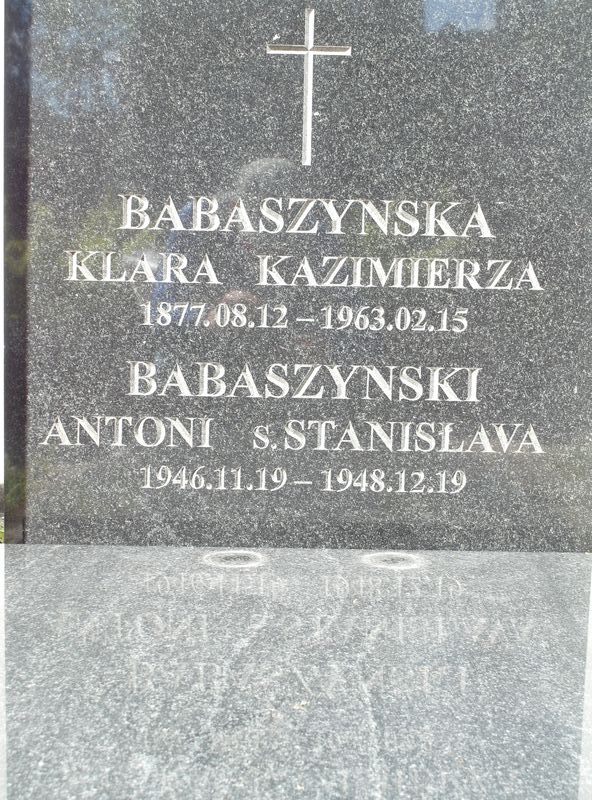 Inskrypcja na nagrobku Antoniego i Klary Babaszynskich, cmentarz na Rossie w Wilnie, stan z 2013