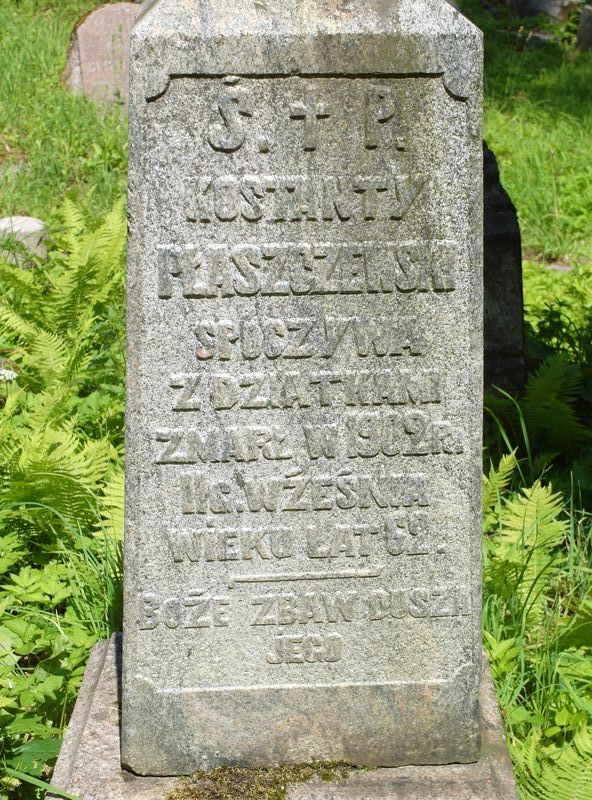Fragment nagrobka Adolfa Jachimowicza i Konstantego Płaszewskiego z cmentarza na Rossie w Wilnie, stan z 2015 r.