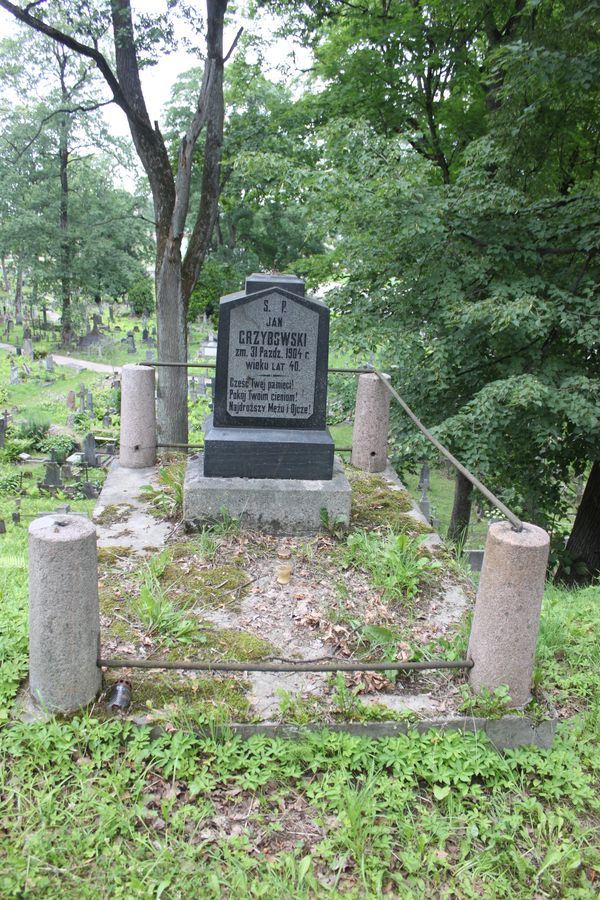 Nagrobek Jana Grzybowskiego, cmentarz na Rossie w Wilnie, stan z 2013 r.