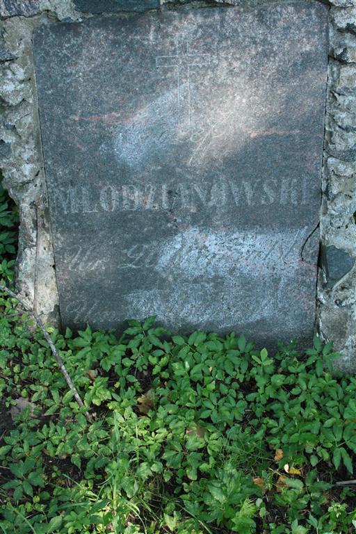 Fragment nagrobka Józefa Młodzianowskiego z cmentarza na Rossie w Wilnie, stan z 2013 r.