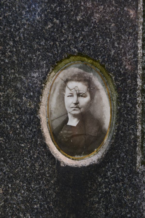 Fragment of Alexandra Pakietur's tombstone, Ross cemetery, as of 2013