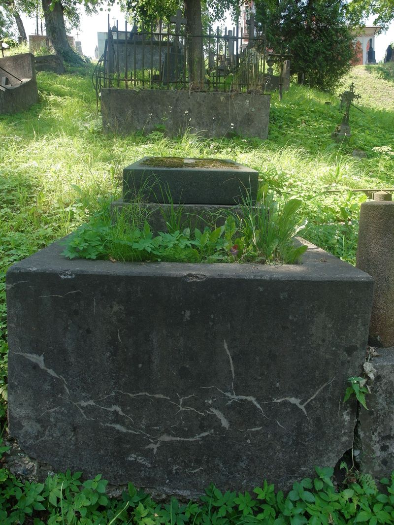 Tombstone of Aleksandra Kurnatowska, Na Rossie cemetery in Vilnius, as of 2015.