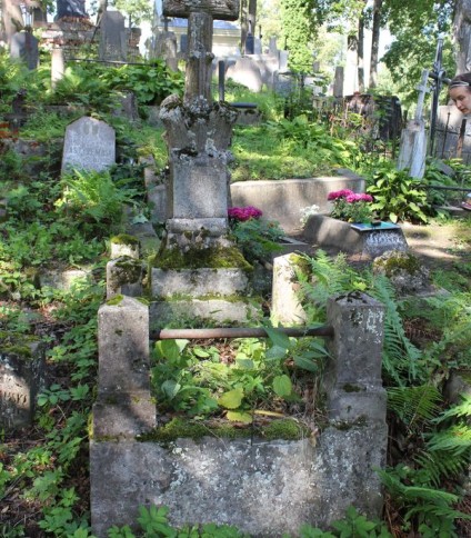 Nagrobek Janiny Tucewicz, cmentarz na Rossie w Wilnie, stan z 2013